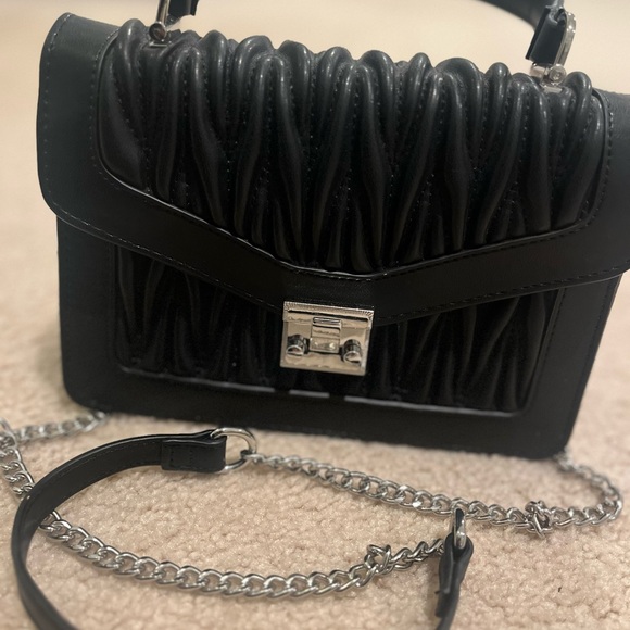 Elegant Black Handbag - Picture 2 of 4